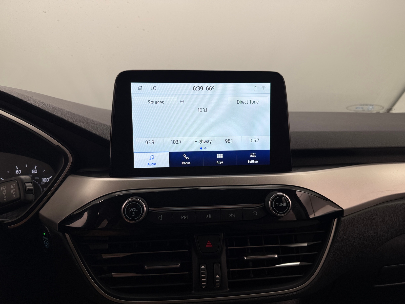 Thumbnail: 2020 Ford Escape - 4