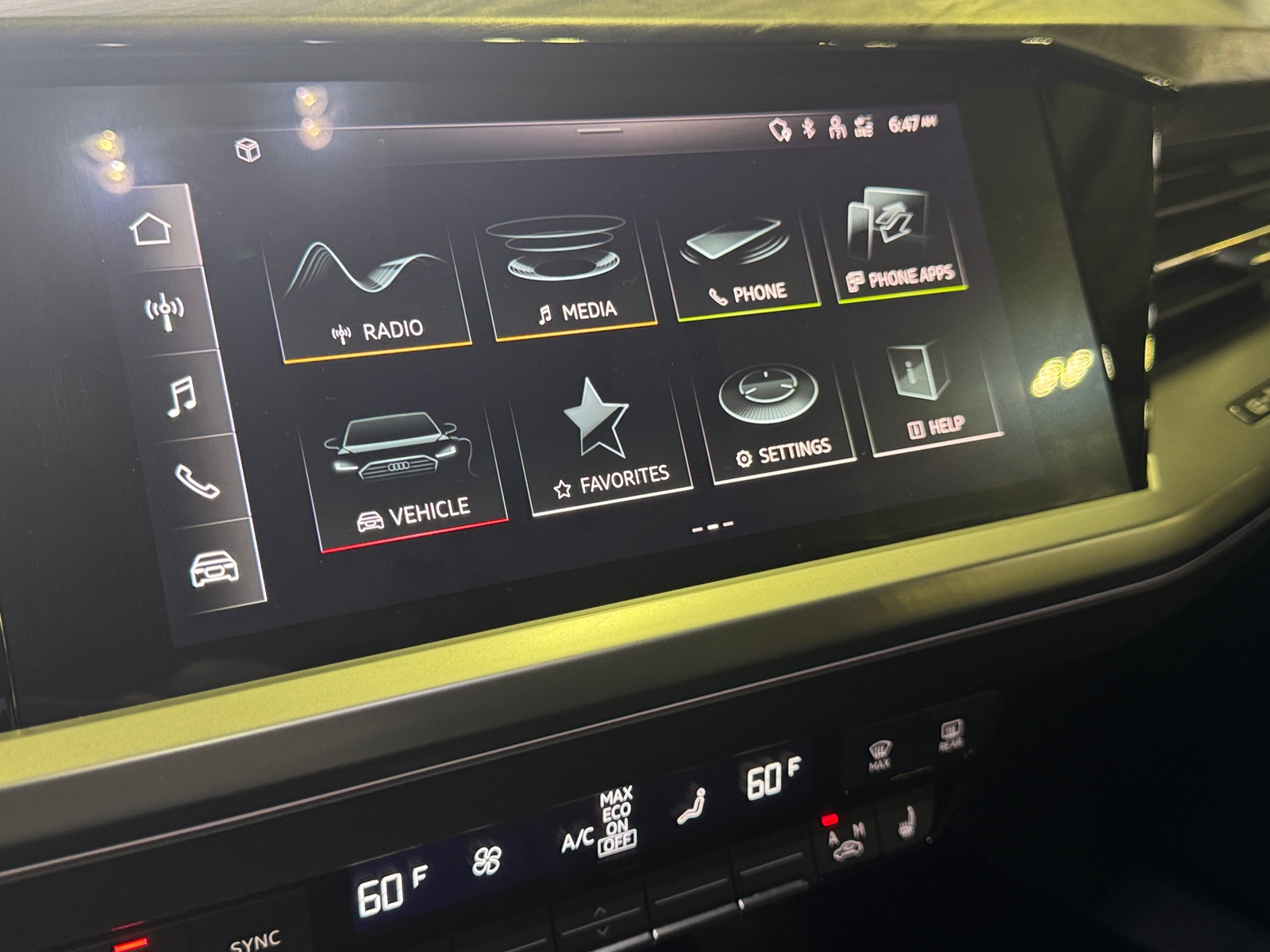 Thumbnail: 2022 Audi Q4 e-tron - 3