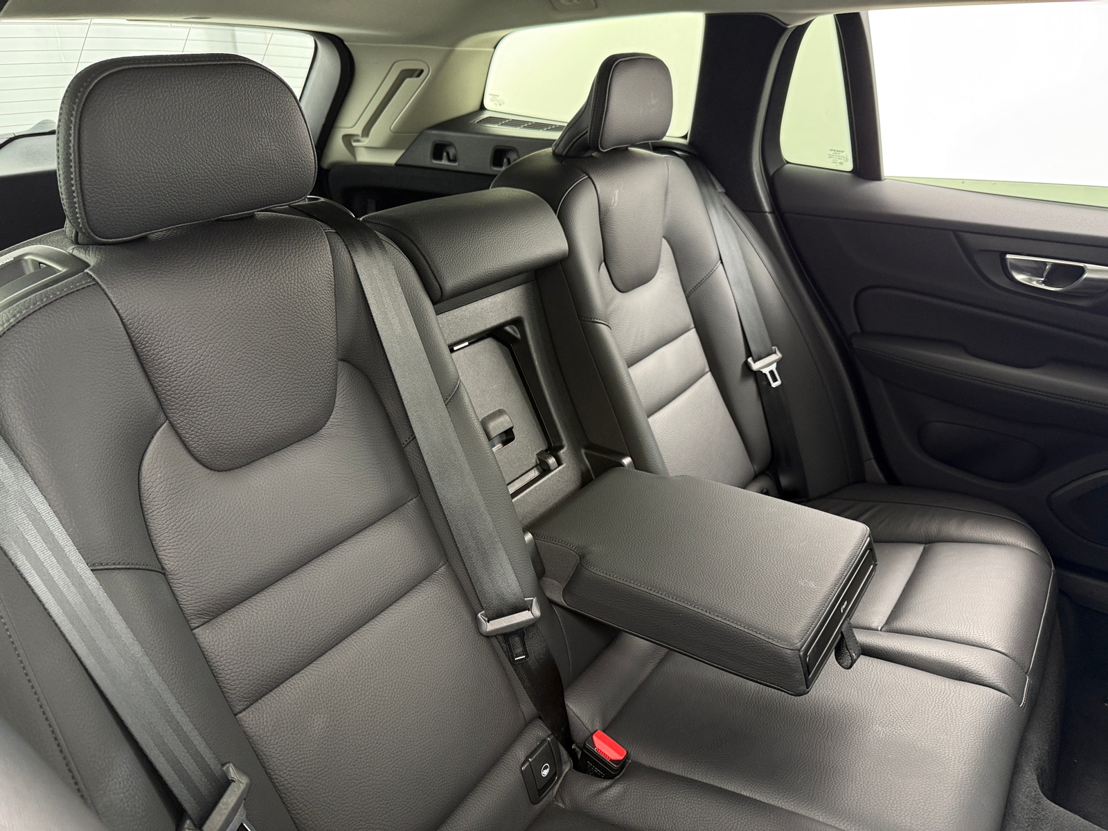 Thumbnail: 2025 Volvo V60 - 5