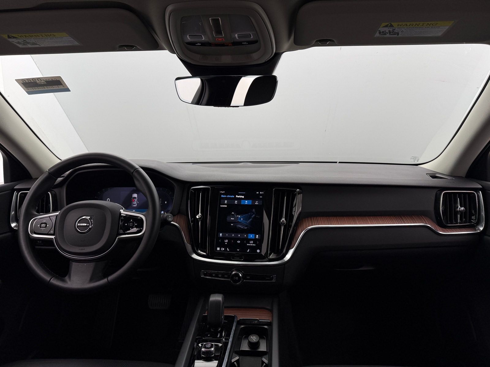 Thumbnail: 2025 Volvo V60 - 2