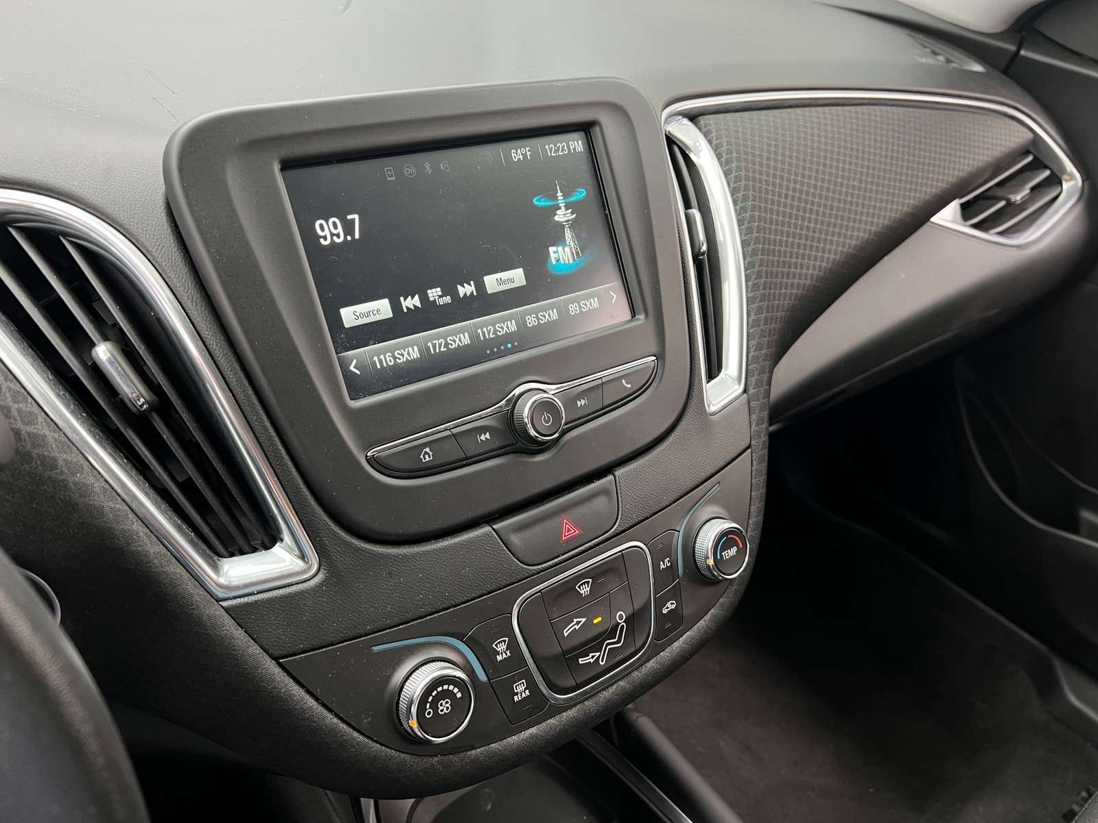 Thumbnail: 2016 Chevrolet Malibu - 4