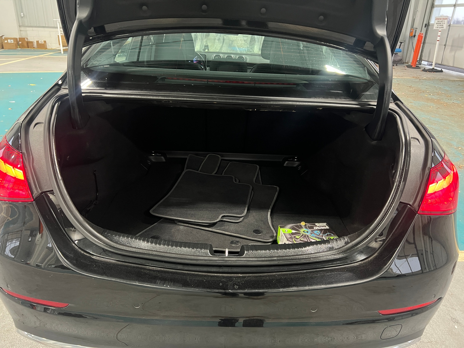 Thumbnail: 2024 Mercedes-Benz C-Class - 6