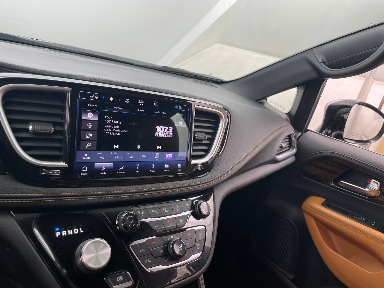 Thumbnail: 2022 Chrysler Pacifica - 3