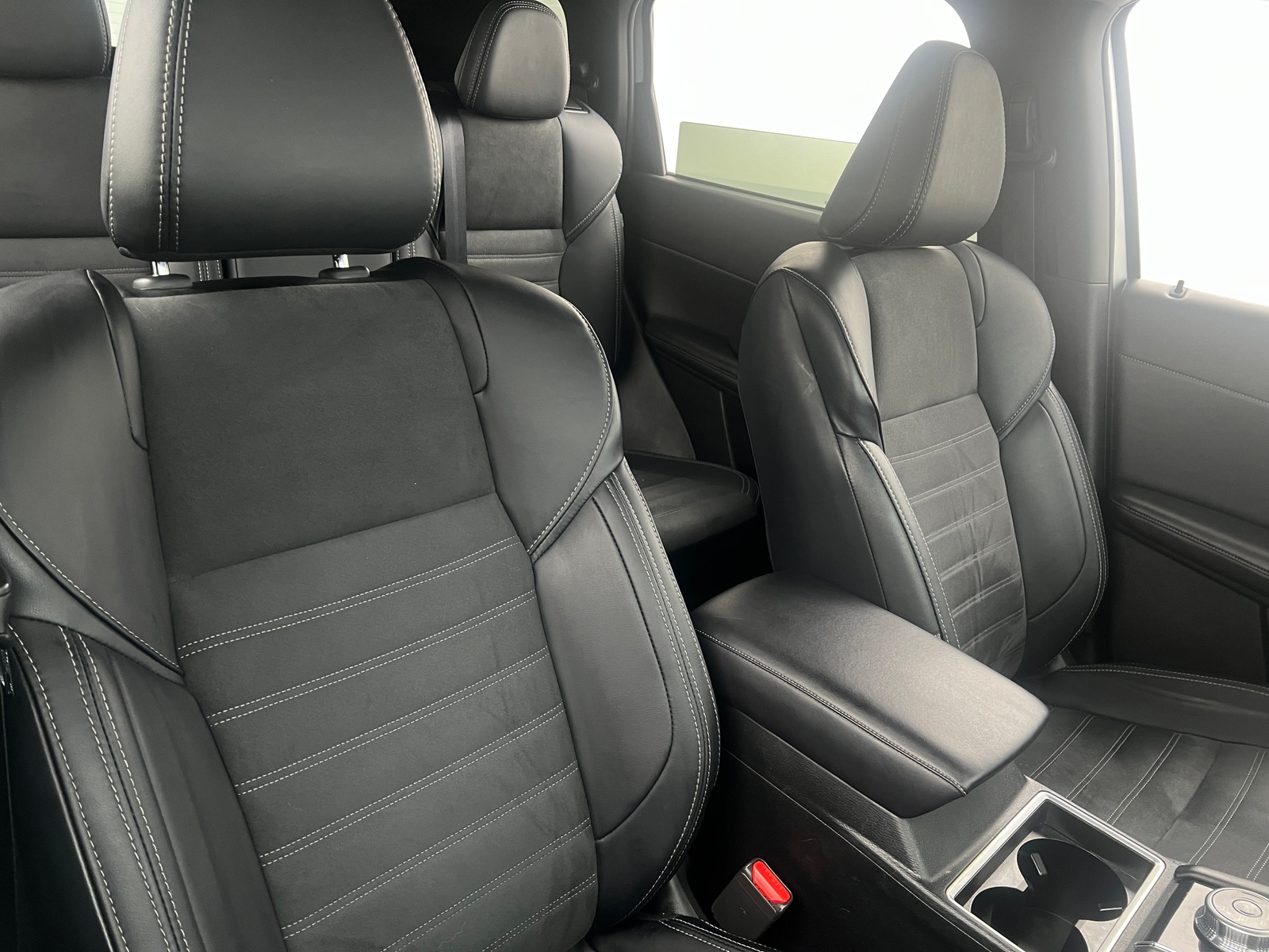 Thumbnail: 2024 Mitsubishi Outlander - 2