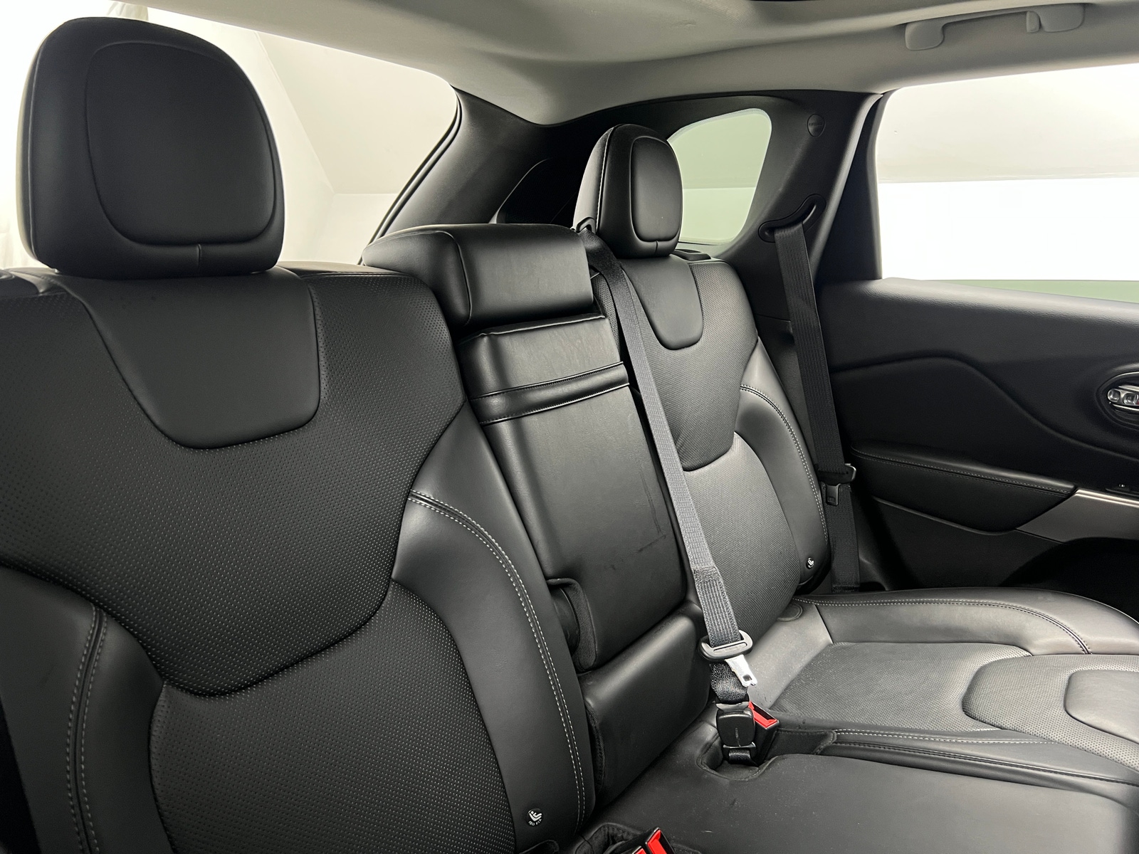 Thumbnail: 2019 Jeep Cherokee - 5