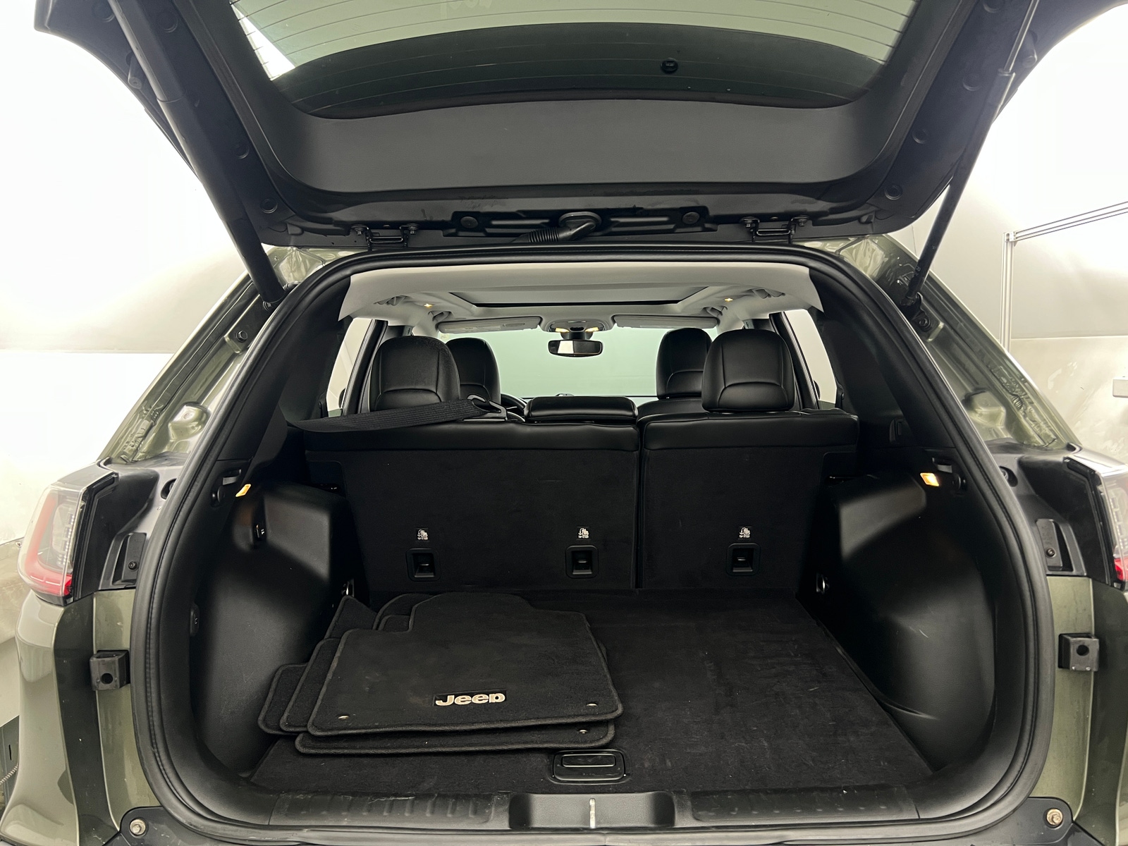 Thumbnail: 2019 Jeep Cherokee - 6