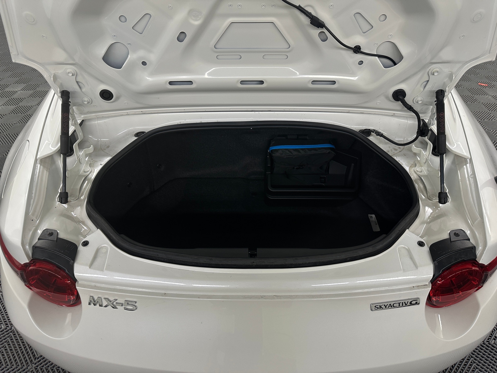 Thumbnail: 2022 Mazda MX-5 Miata - 5