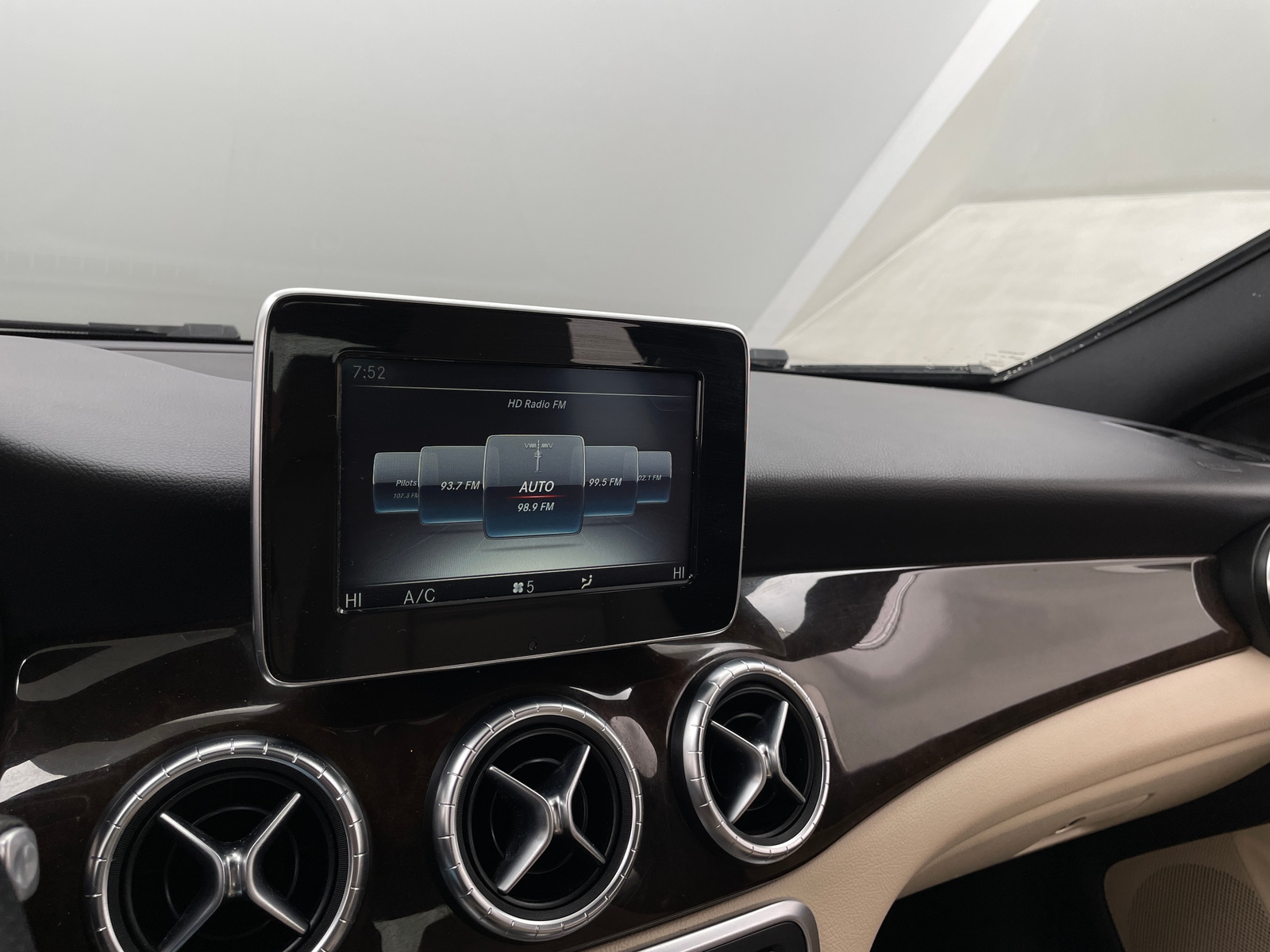 Thumbnail: 2016 Mercedes-Benz CLA - 2