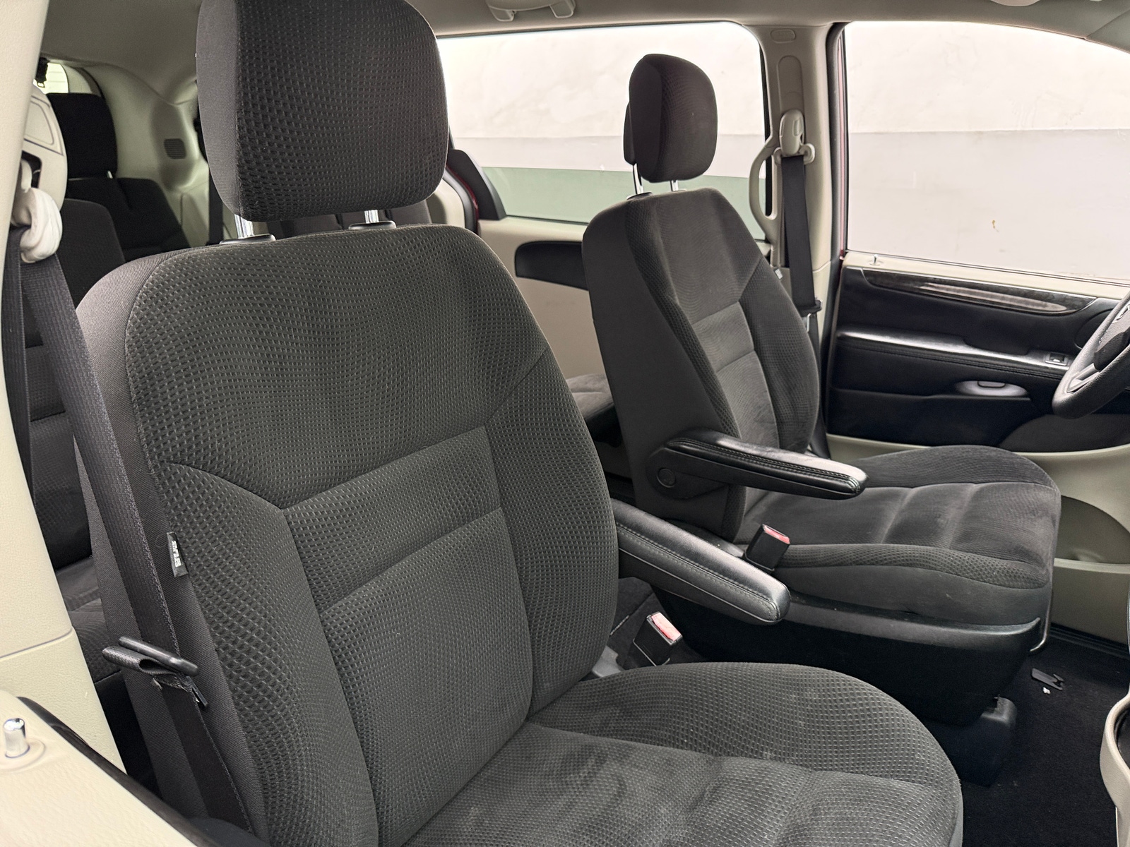 Thumbnail: 2019 Dodge Grand Caravan - 2