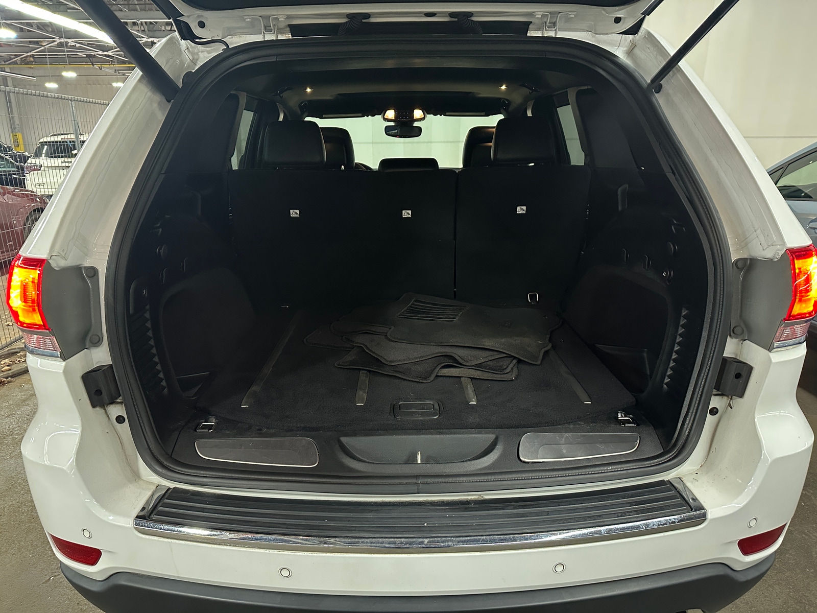 Thumbnail: 2017 Jeep Grand Cherokee - 6