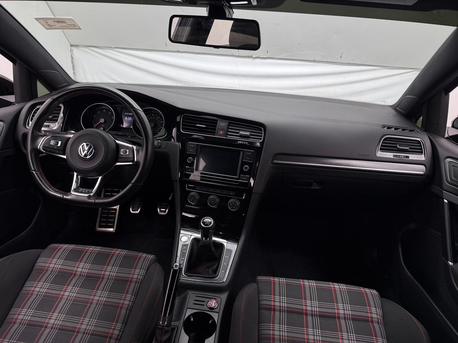 Thumbnail: 2019 Volkswagen Golf - 3