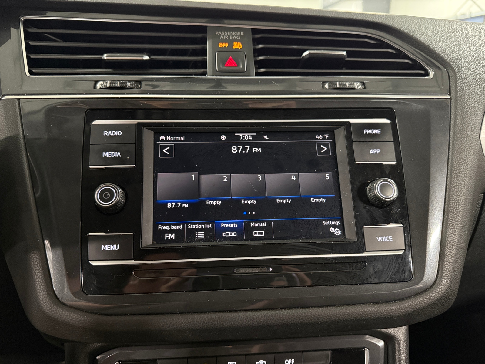 Thumbnail: 2020 Volkswagen Tiguan - 4