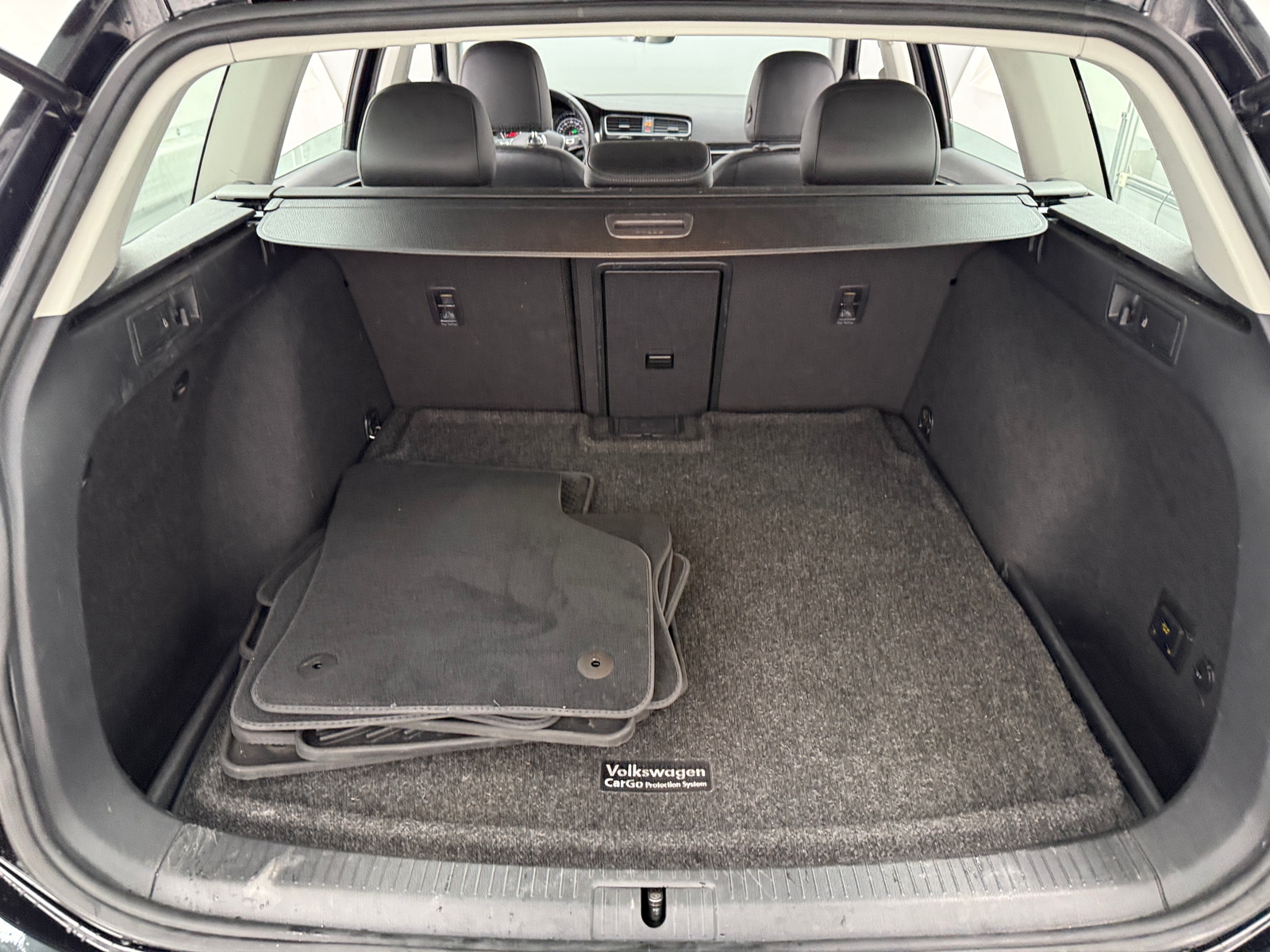 Thumbnail: 2018 Volkswagen e-Golf - 6