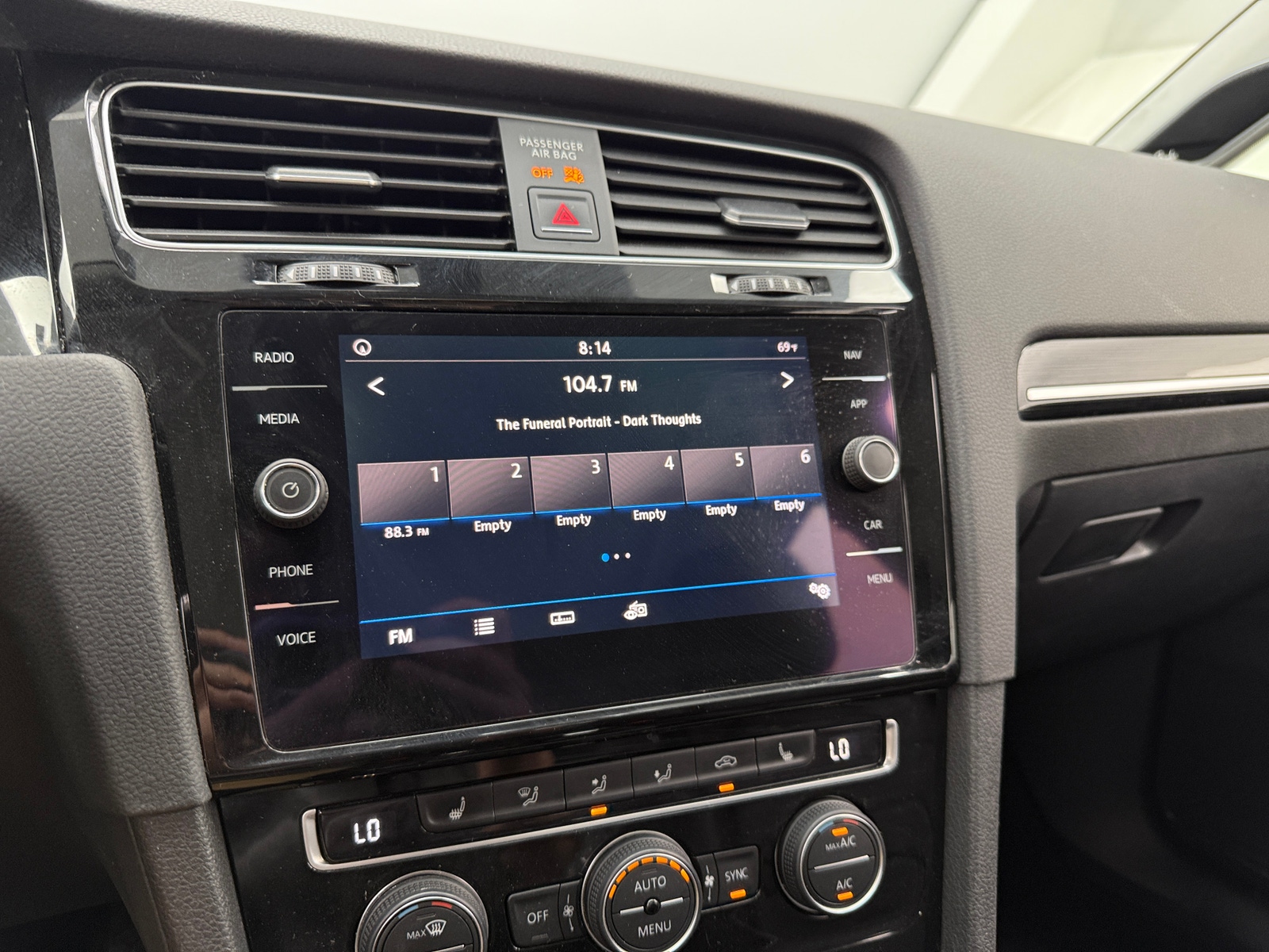 Thumbnail: 2018 Volkswagen e-Golf - 3