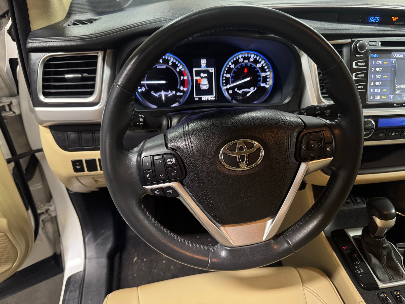 Thumbnail: 2016 Toyota Highlander - 4