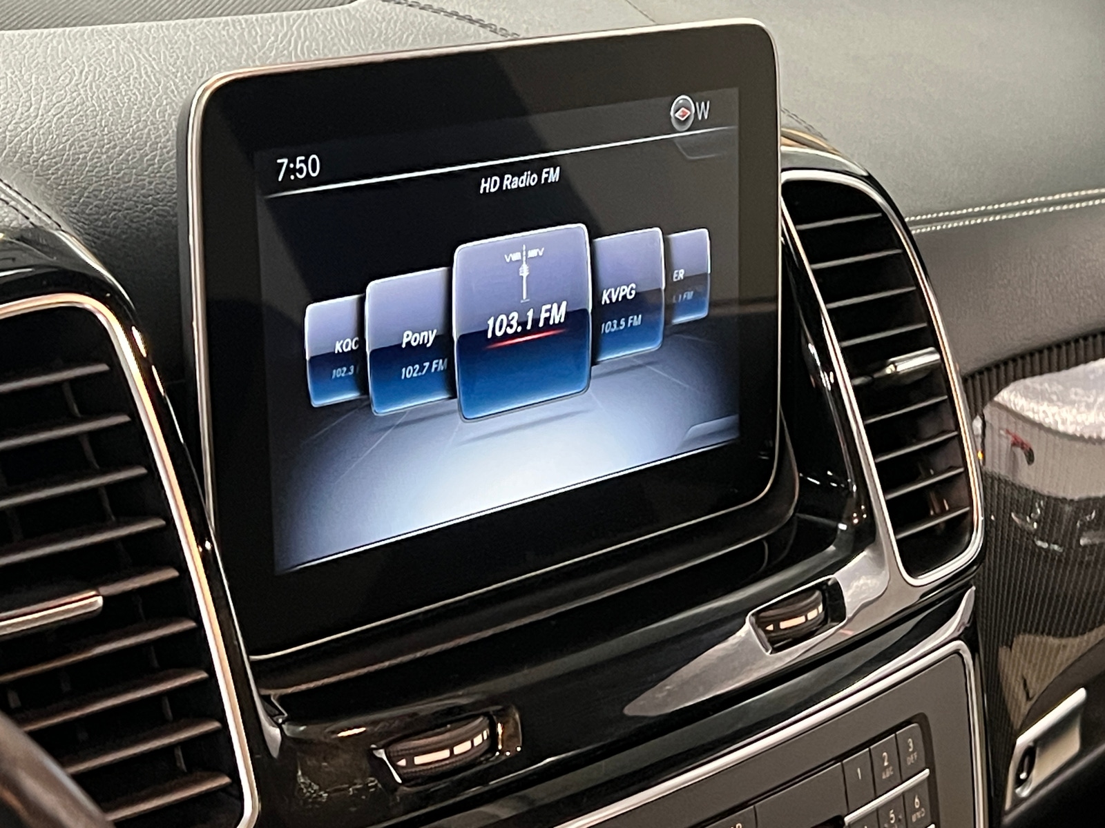 Thumbnail: 2018 Mercedes-Benz GLE - 3