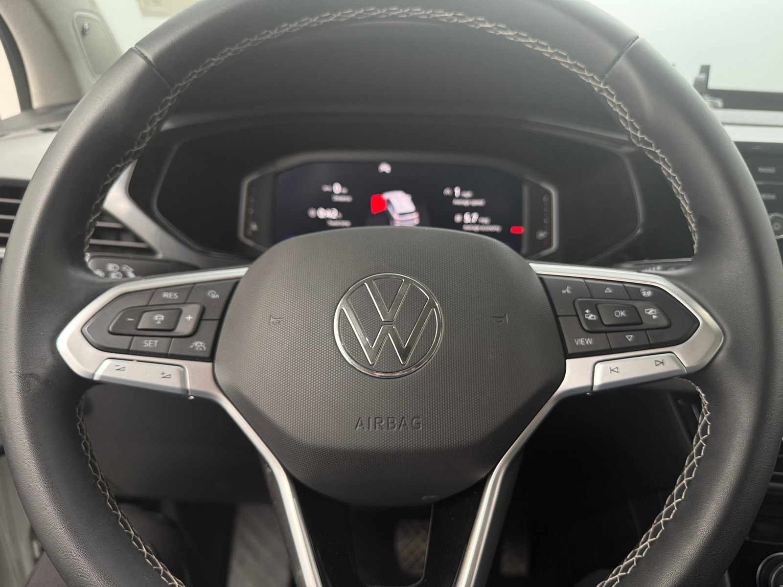 Thumbnail: 2022 Volkswagen Taos - 4