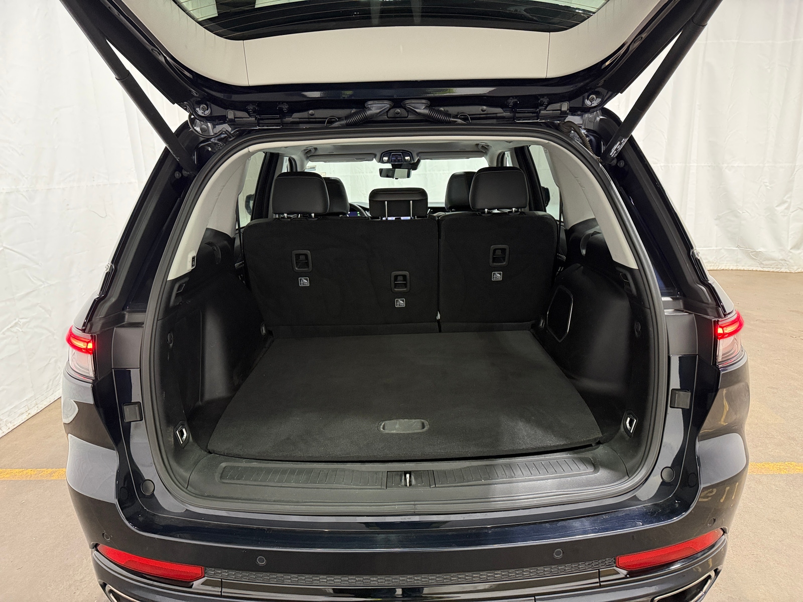 Thumbnail: 2023 Jeep Grand Cherokee - 6