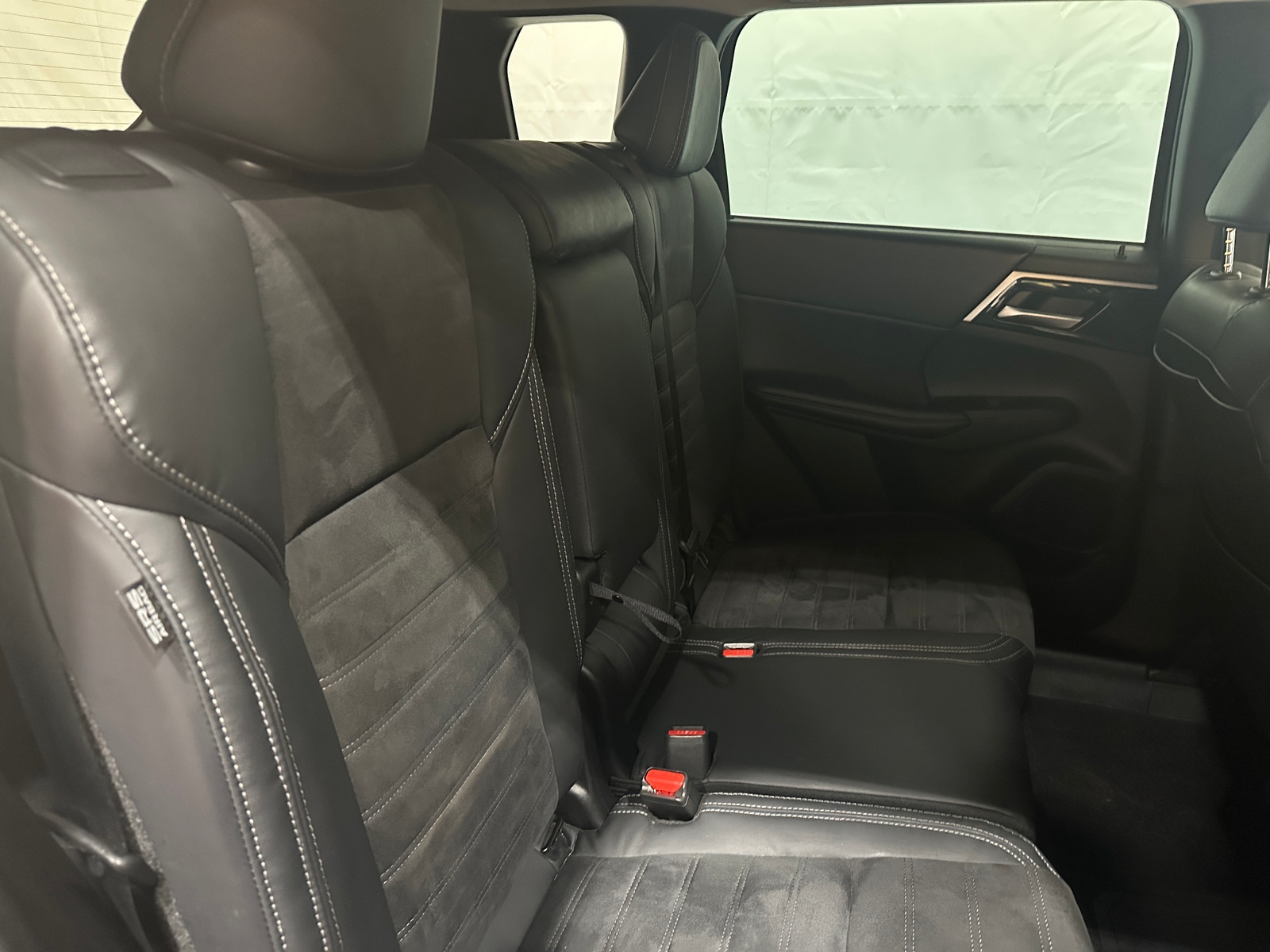 Thumbnail: 2023 Mitsubishi Outlander - 5