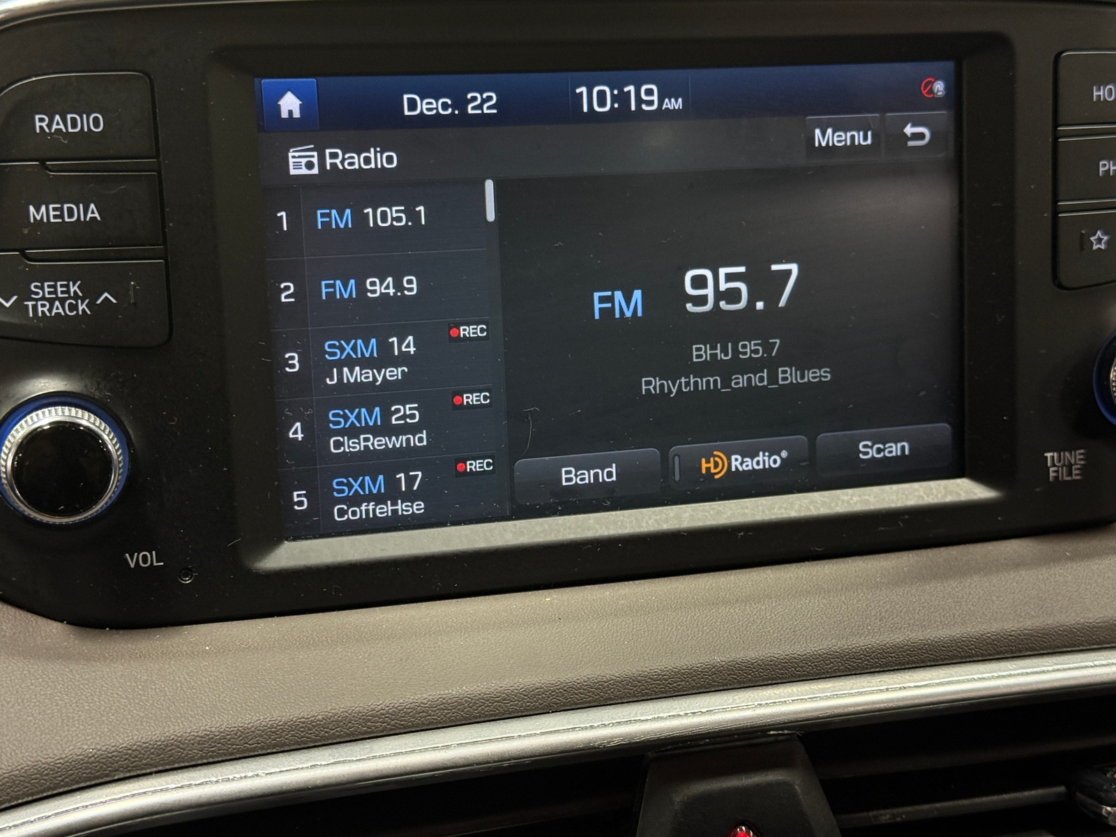 Thumbnail: 2020 Hyundai Santa Fe - 4