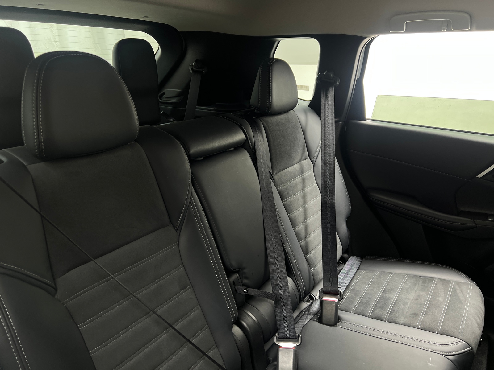 Thumbnail: 2024 Mitsubishi Outlander - 5