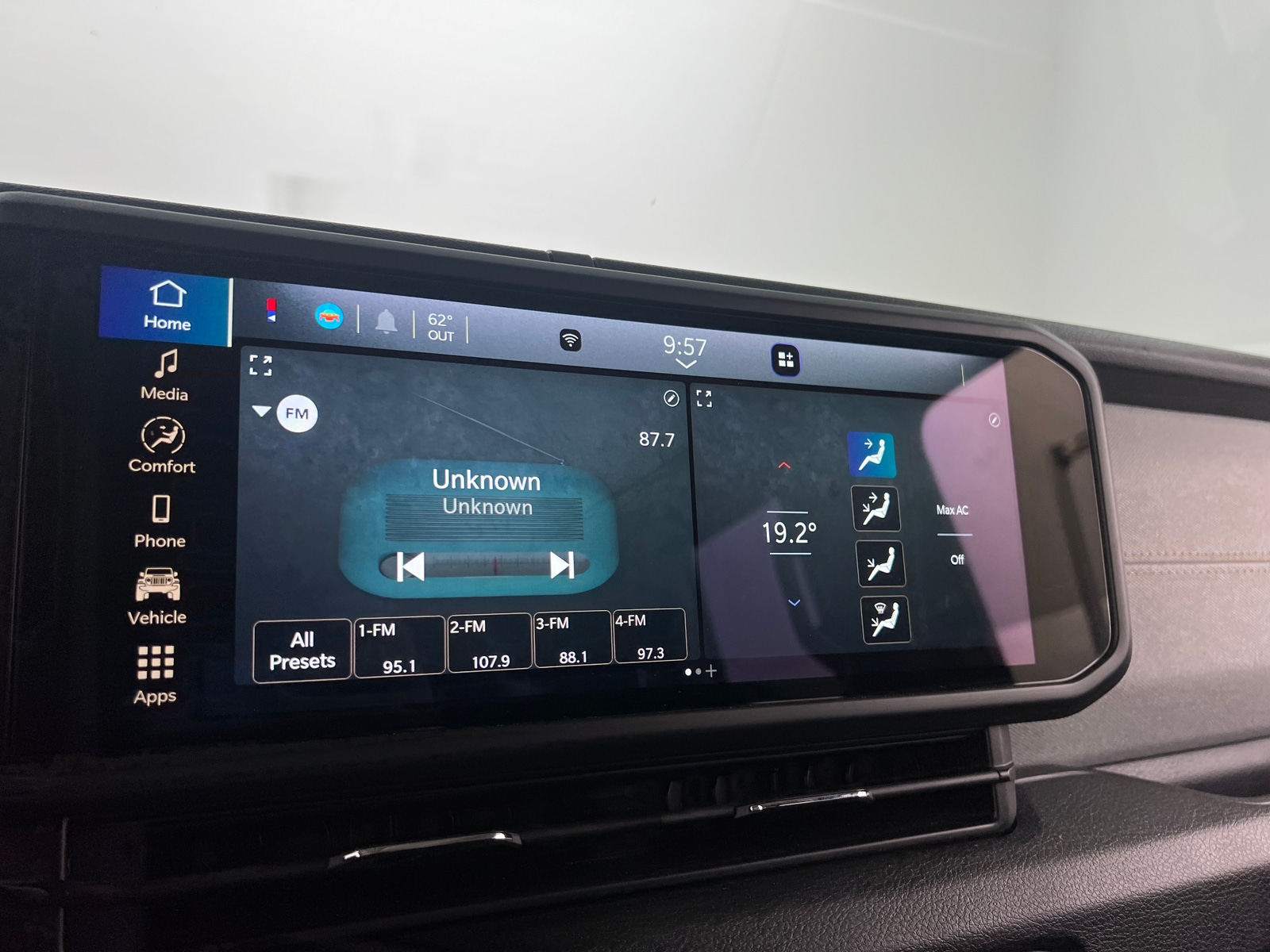 Thumbnail: 2024 Jeep Gladiator - 4