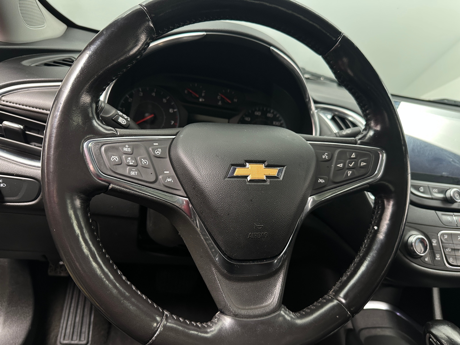 Thumbnail: 2021 Chevrolet Malibu - 5