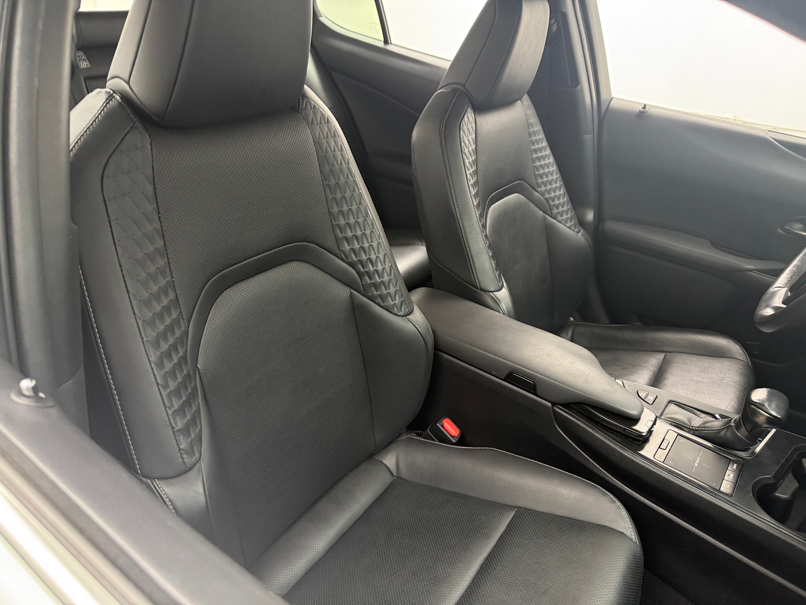 Thumbnail: 2020 Lexus UX - 2