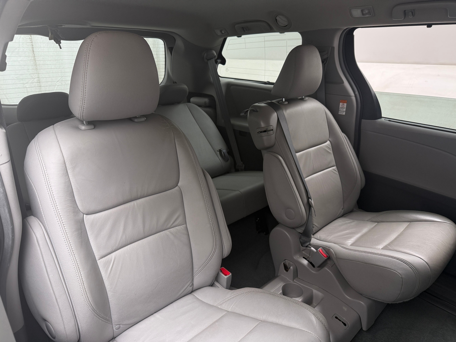 Thumbnail: 2016 Toyota Sienna - 5