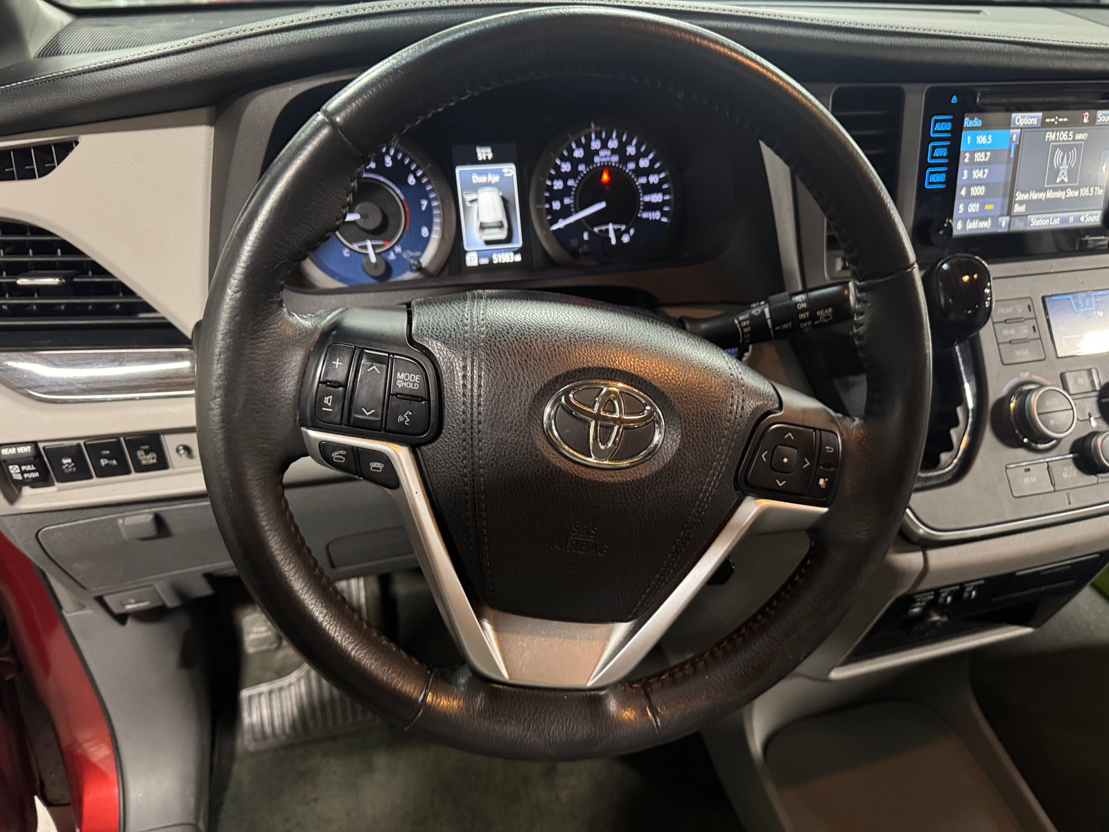 Thumbnail: 2016 Toyota Sienna - 4