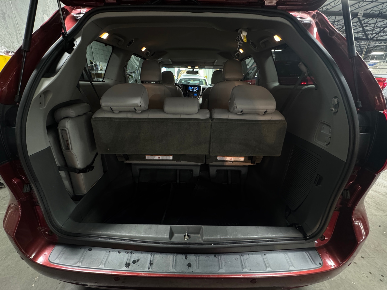 Thumbnail: 2016 Toyota Sienna - 6