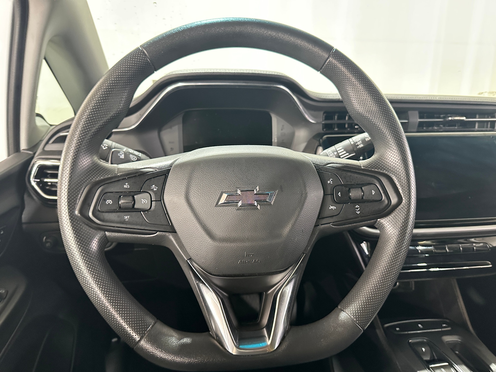 Thumbnail: 2023 Chevrolet Bolt EV - 5