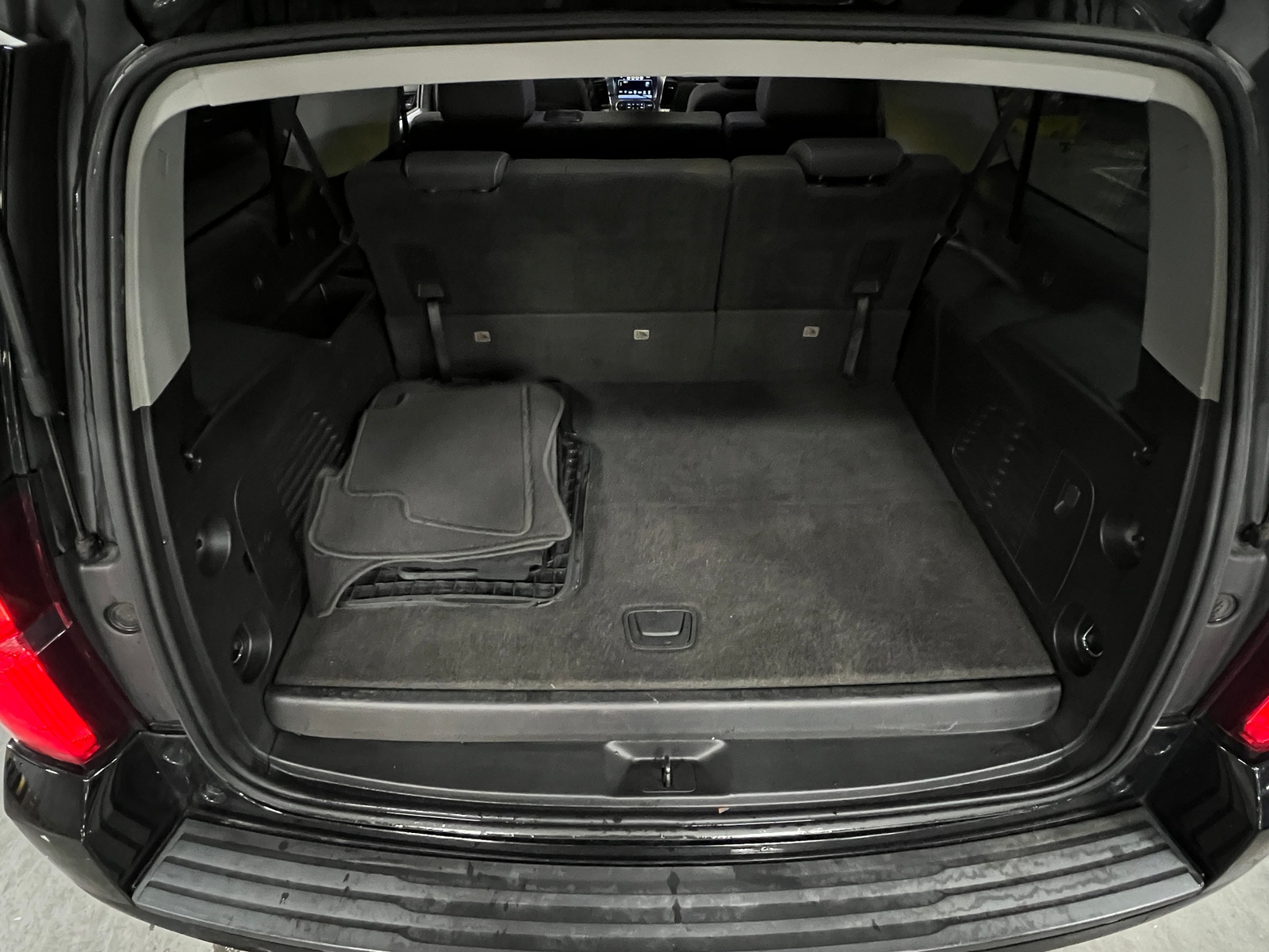 Thumbnail: 2018 Chevrolet Suburban - 7