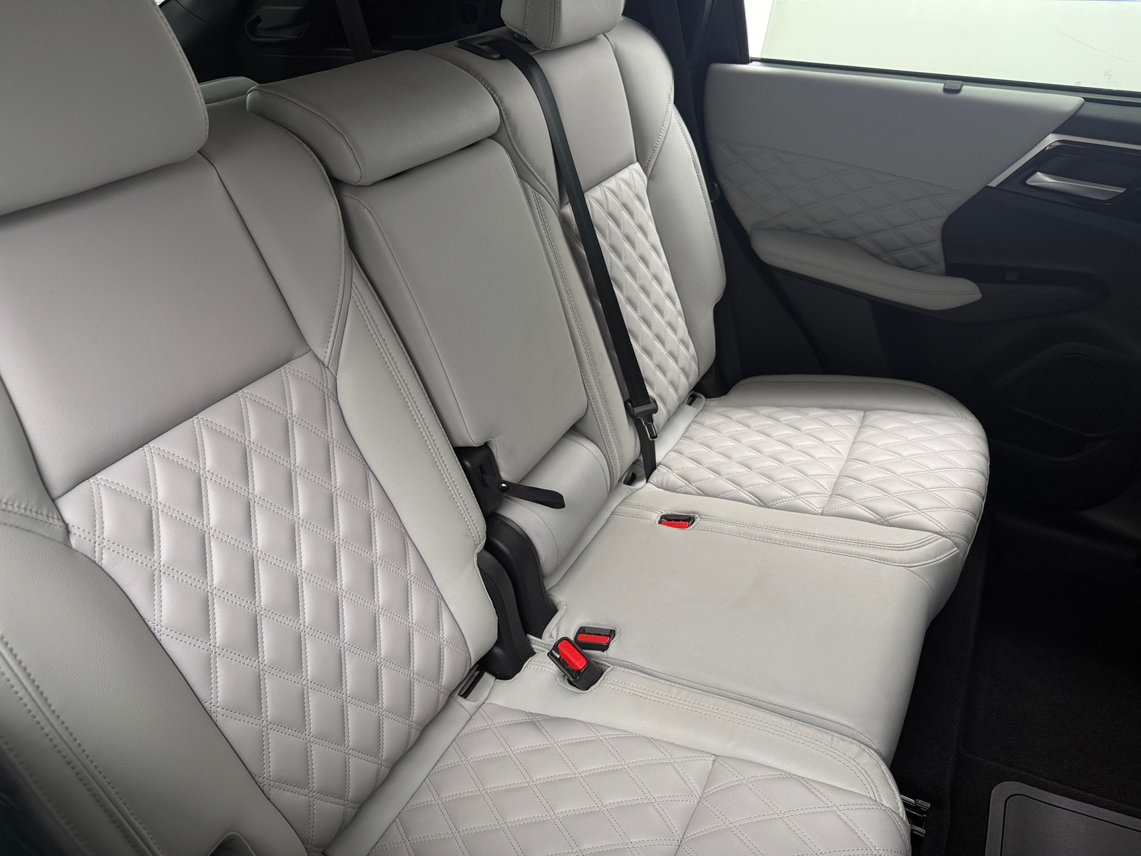 Thumbnail: 2023 Mitsubishi Outlander - 5