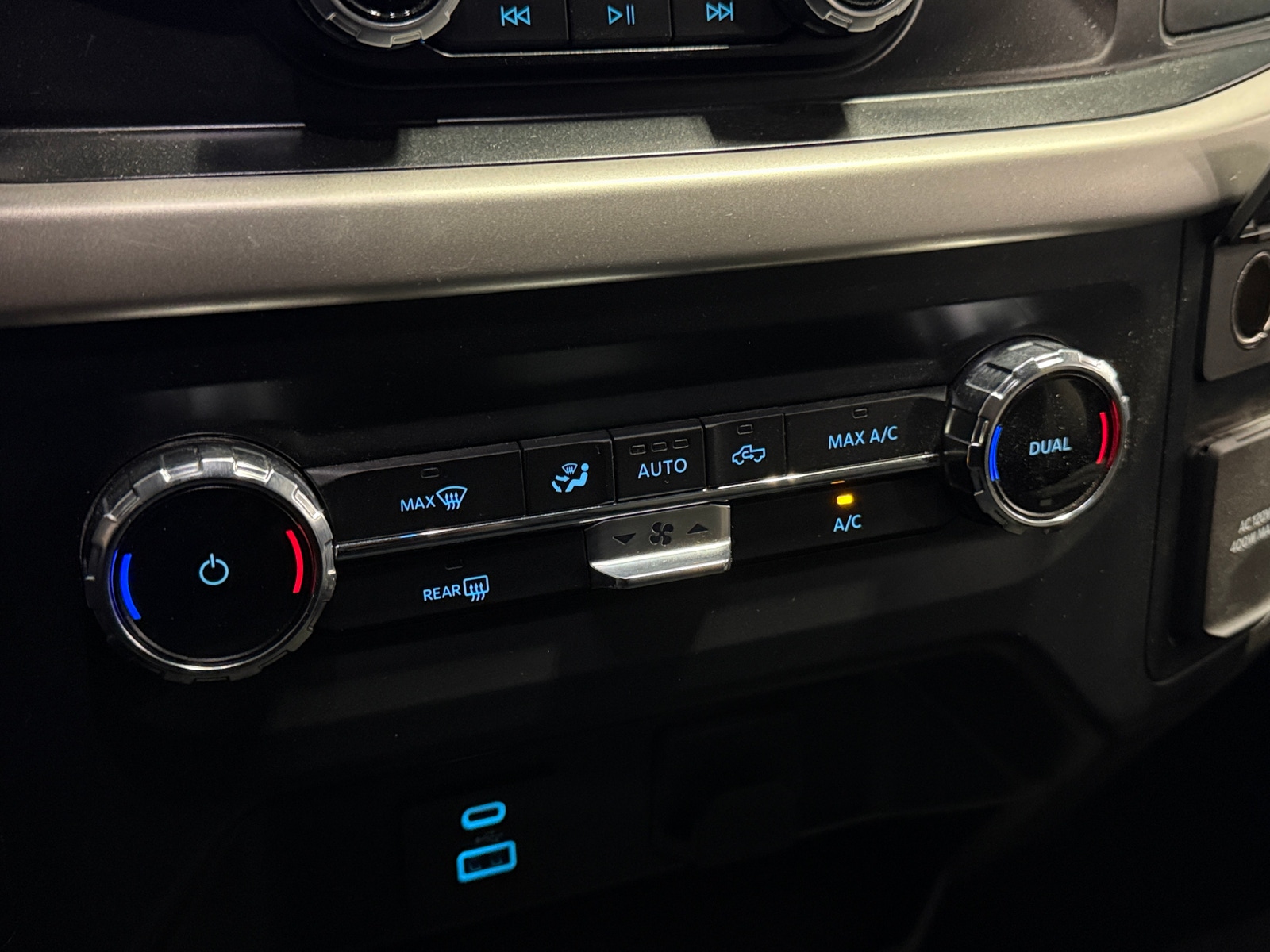 Thumbnail: 2022 Ford Econoline - 4