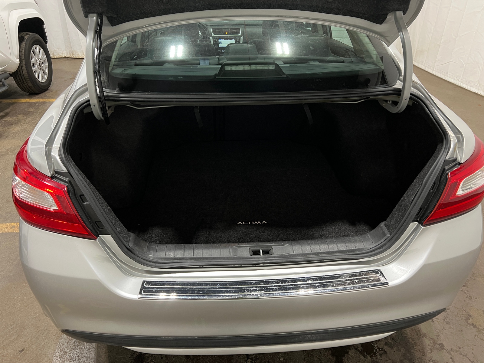 Thumbnail: 2017 Nissan Altima - 6