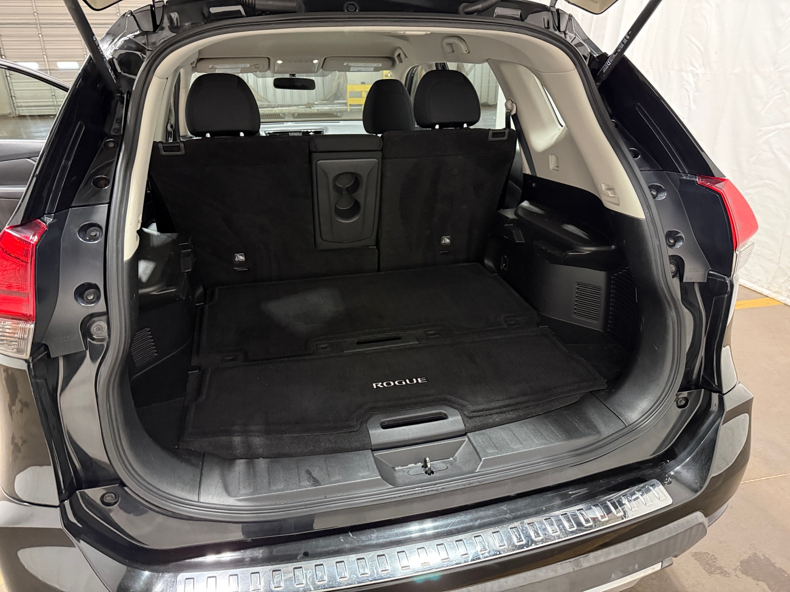 Thumbnail: 2017 Nissan Rogue - 7