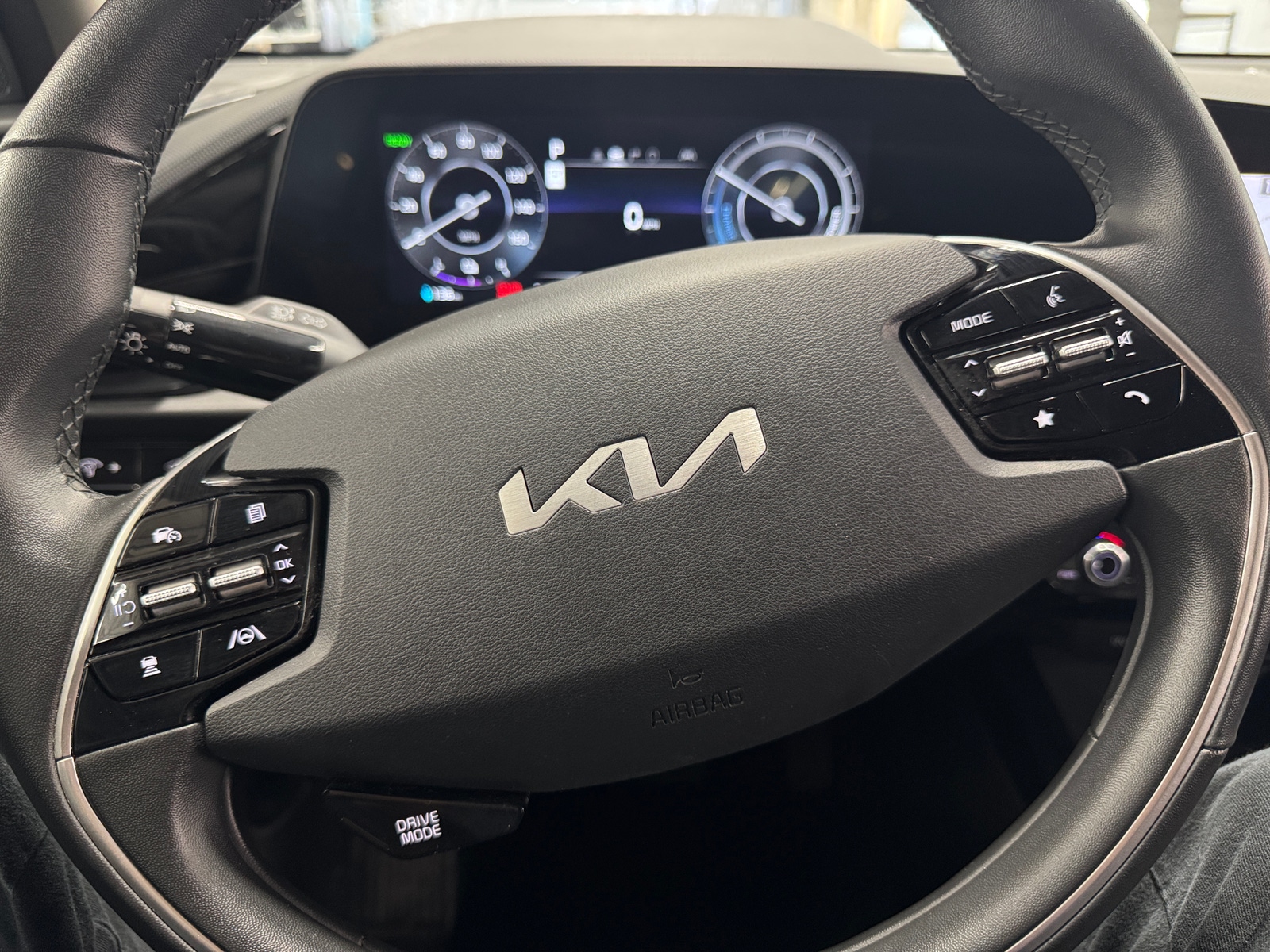 Thumbnail: 2023 Kia Niro - 4