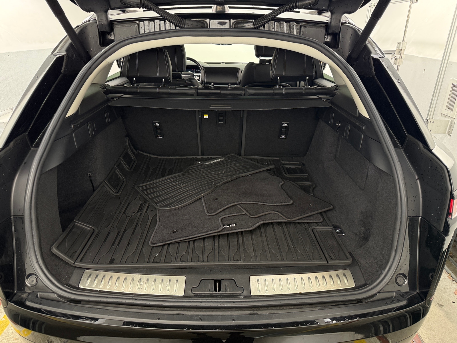 Thumbnail: 2021 Land Rover Range Rover Velar - 6