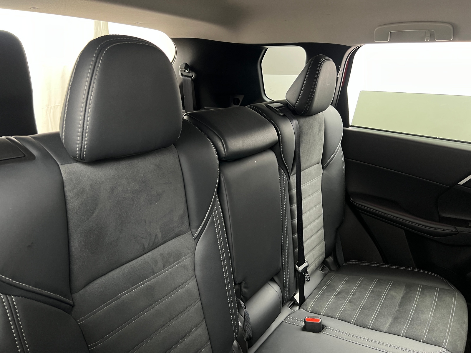 Thumbnail: 2024 Mitsubishi Outlander - 5