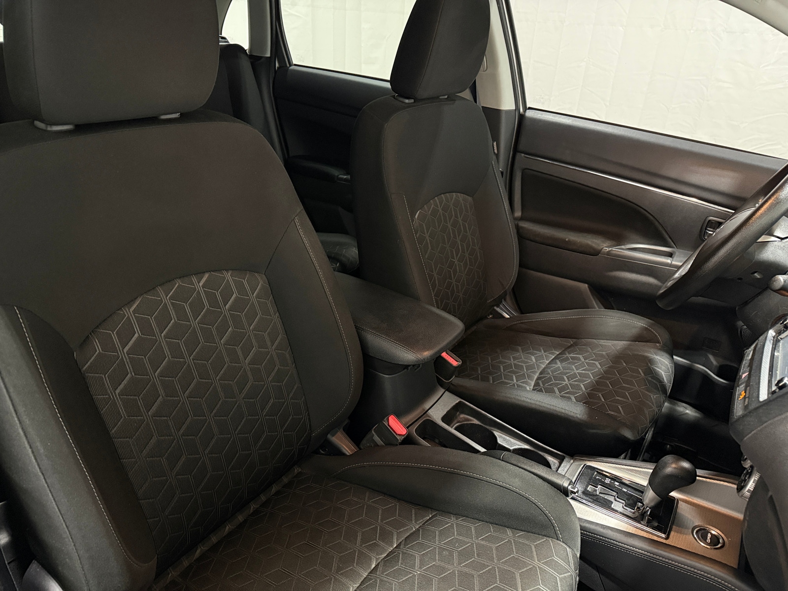 Thumbnail: 2024 Mitsubishi Outlander Sport - 2