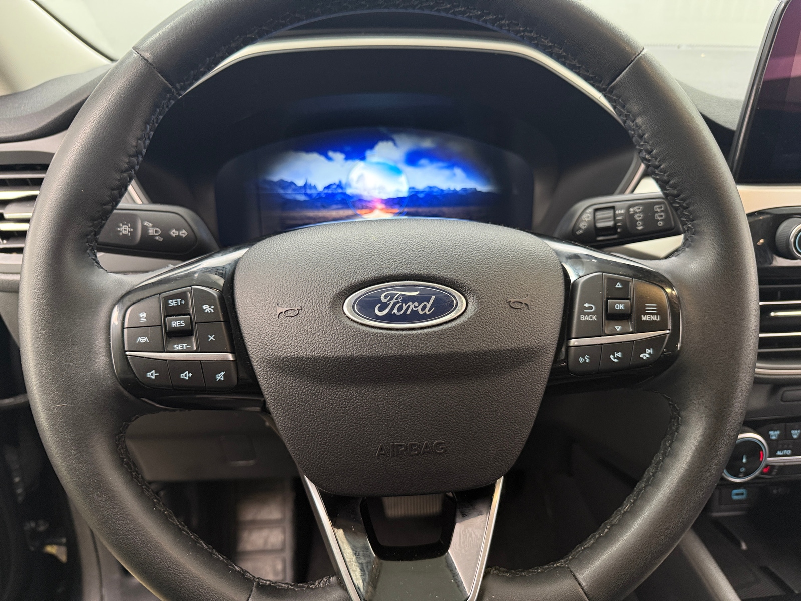 Thumbnail: 2022 Ford Escape - 4