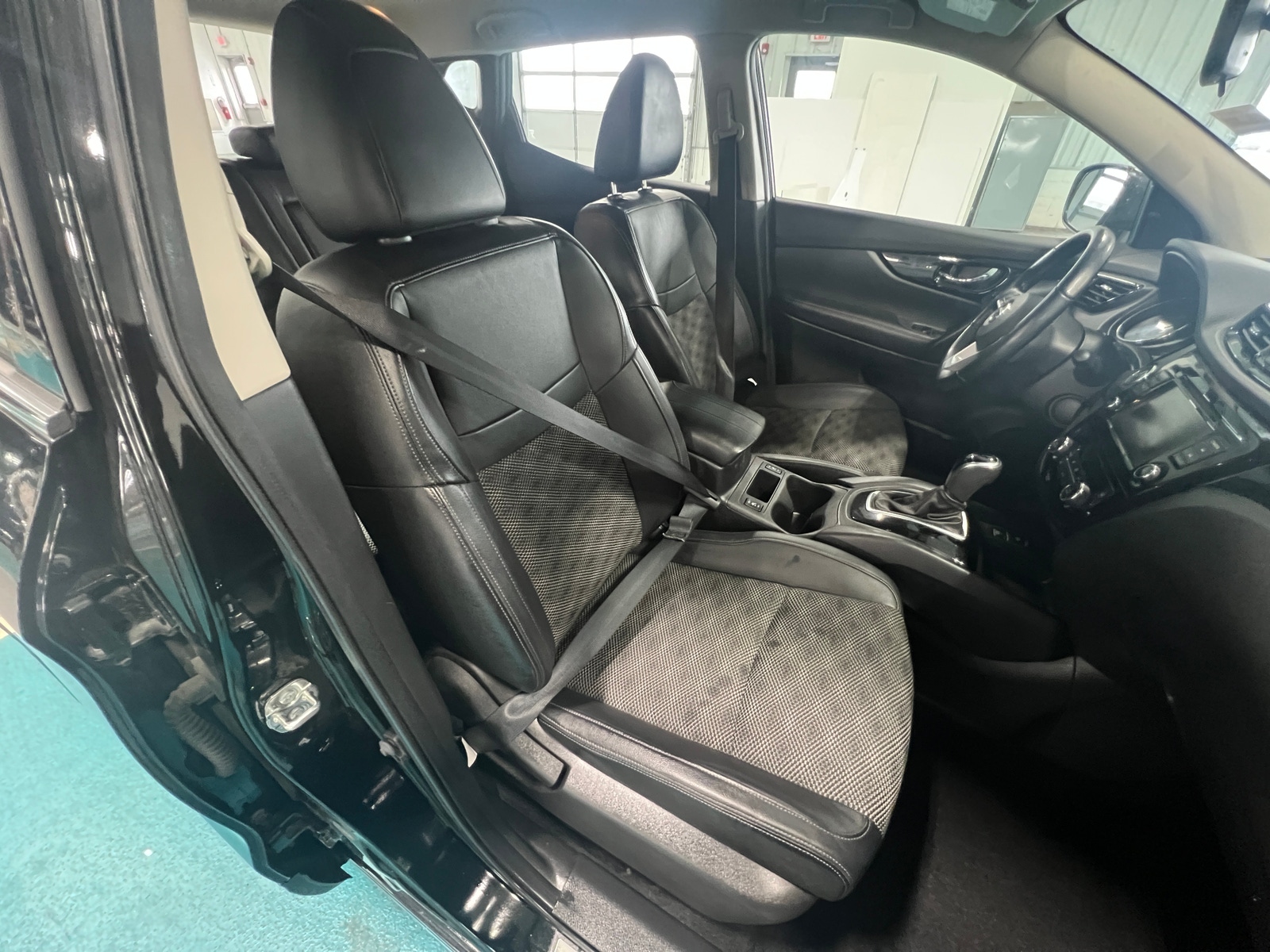 Thumbnail: 2022 Nissan Rogue Sport - 2