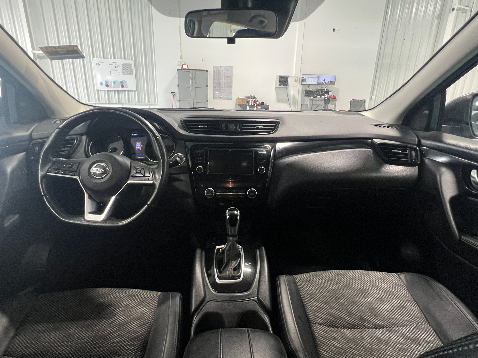 Thumbnail: 2022 Nissan Rogue Sport - 3