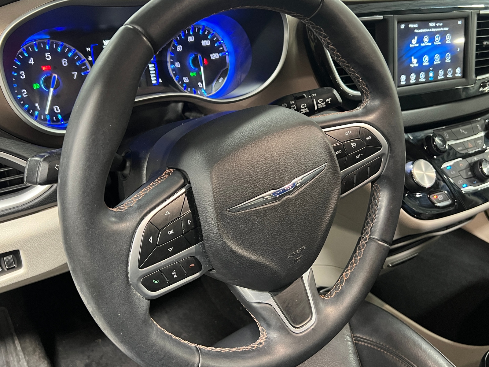 Thumbnail: 2018 Chrysler Pacifica - 4