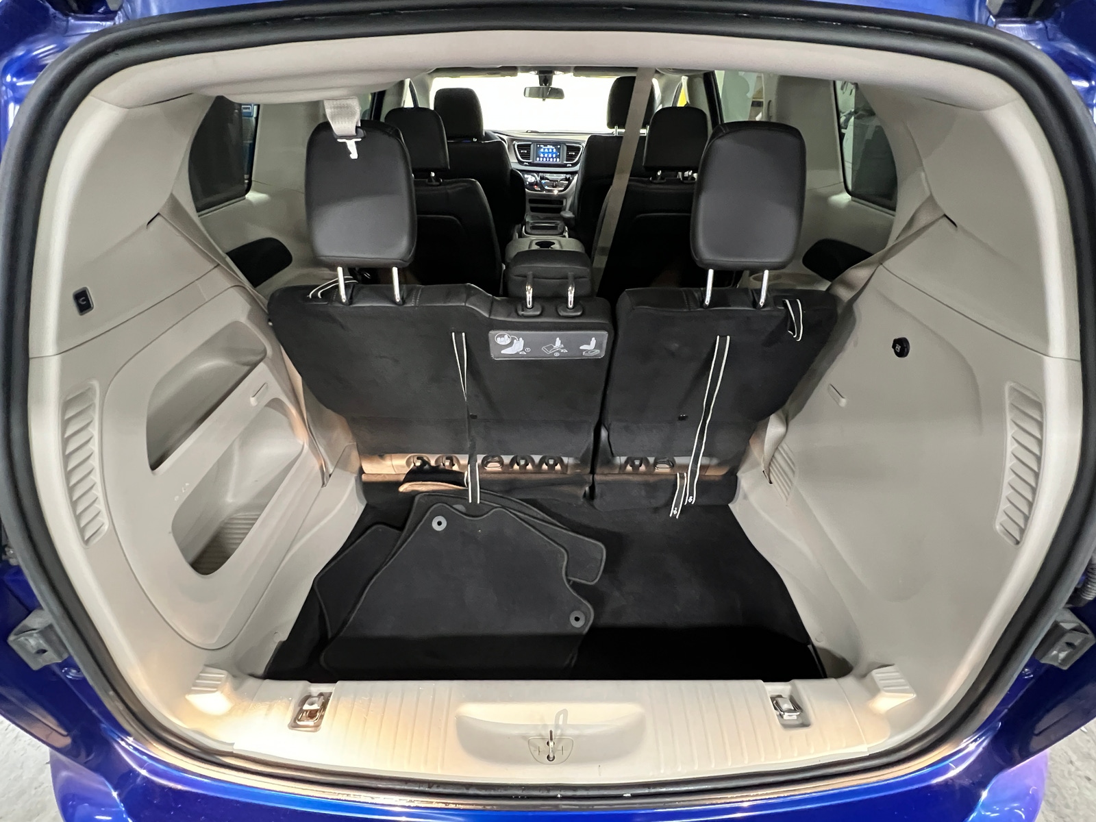 Thumbnail: 2018 Chrysler Pacifica - 6