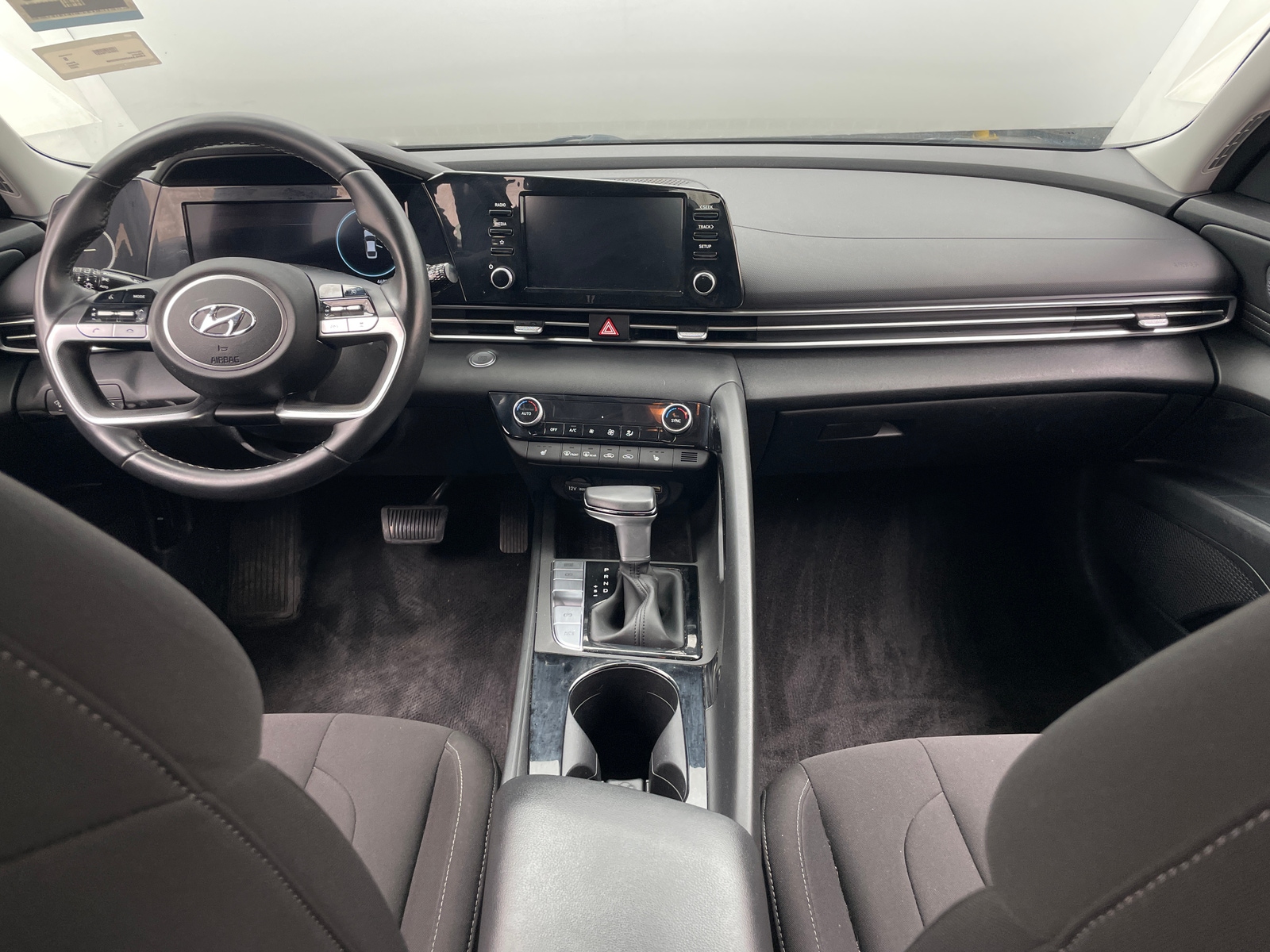 Thumbnail: 2022 Hyundai Elantra - 3