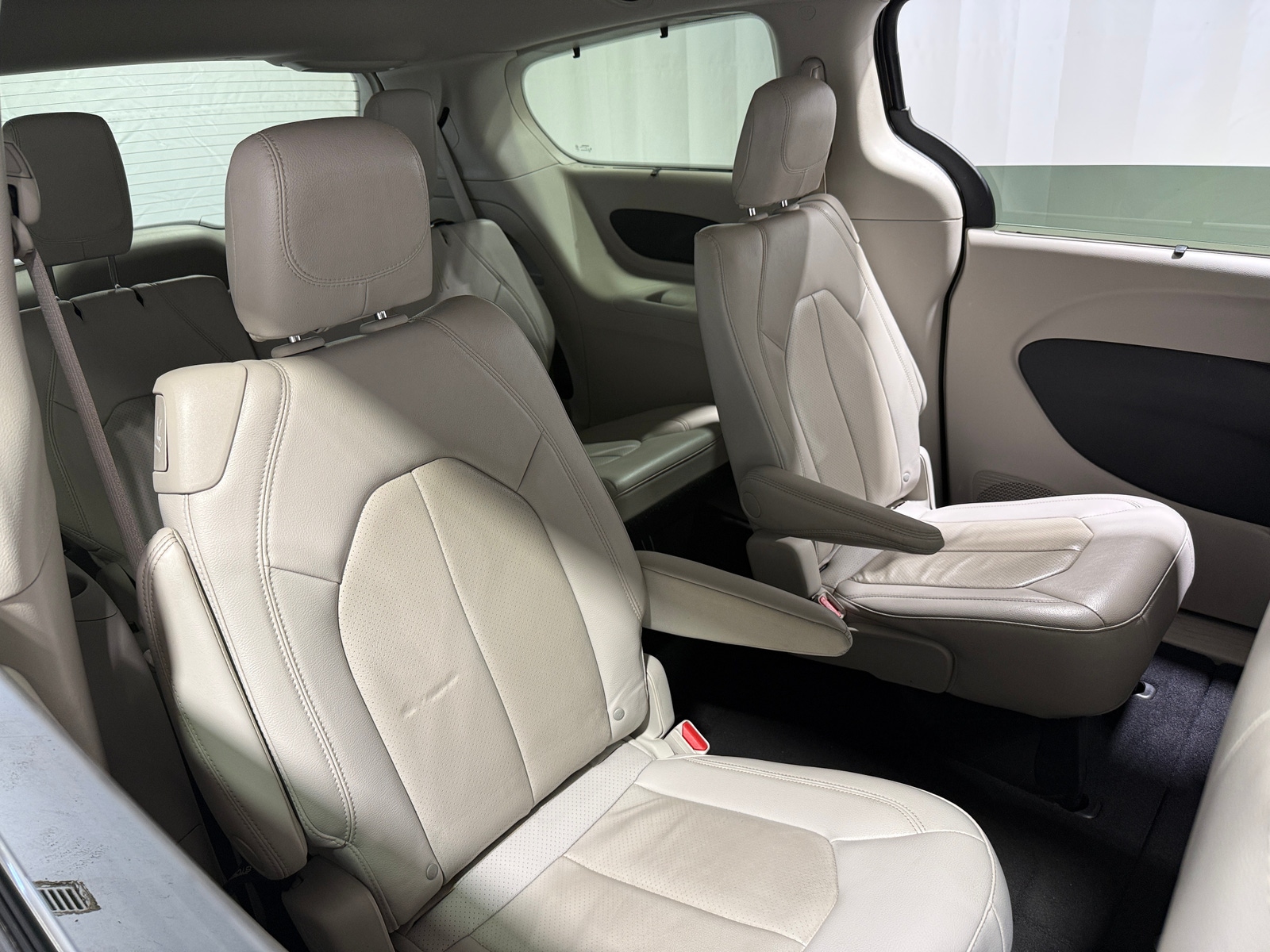 Thumbnail: 2021 Chrysler Pacifica - 5