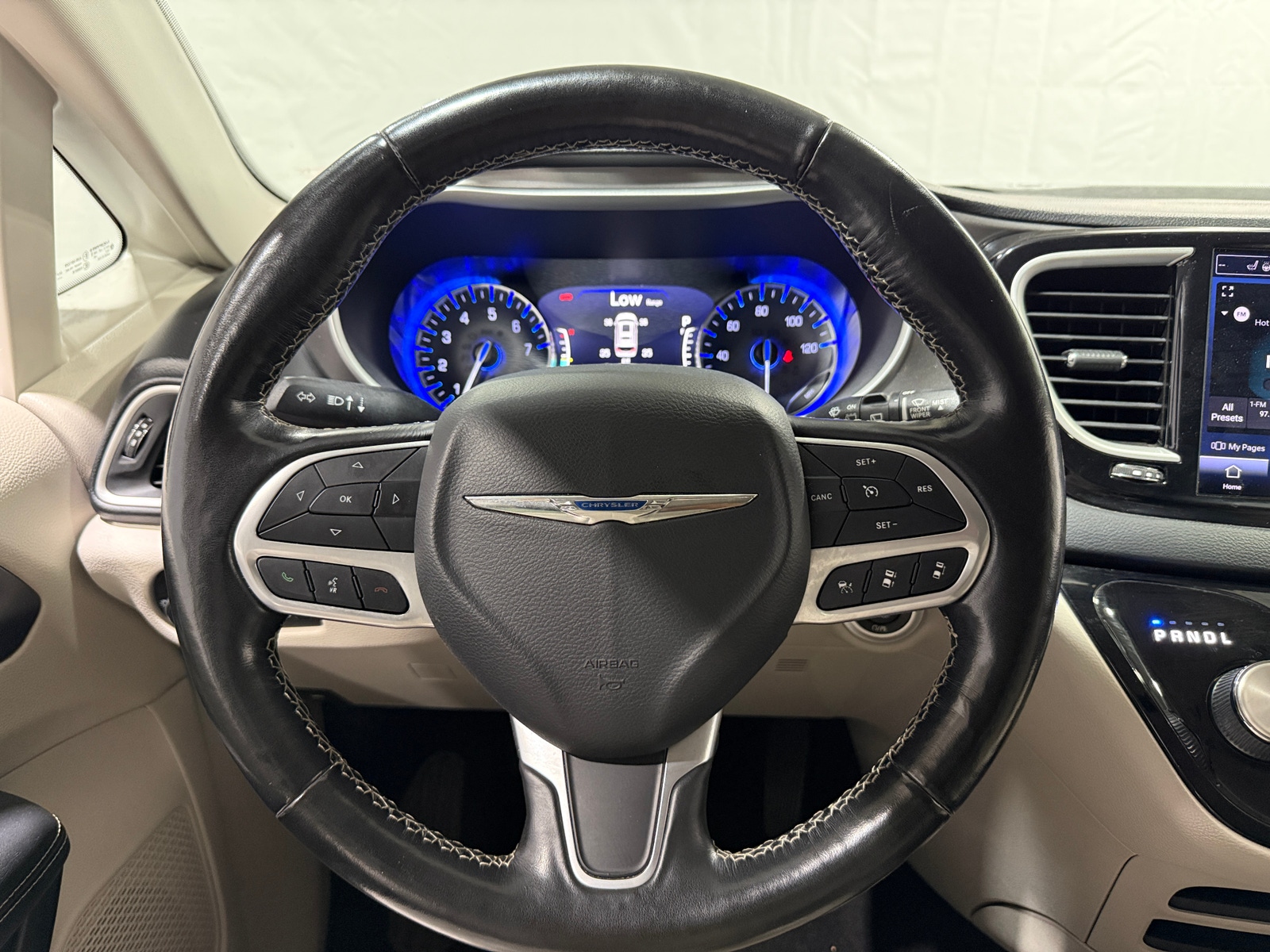 Thumbnail: 2021 Chrysler Pacifica - 4