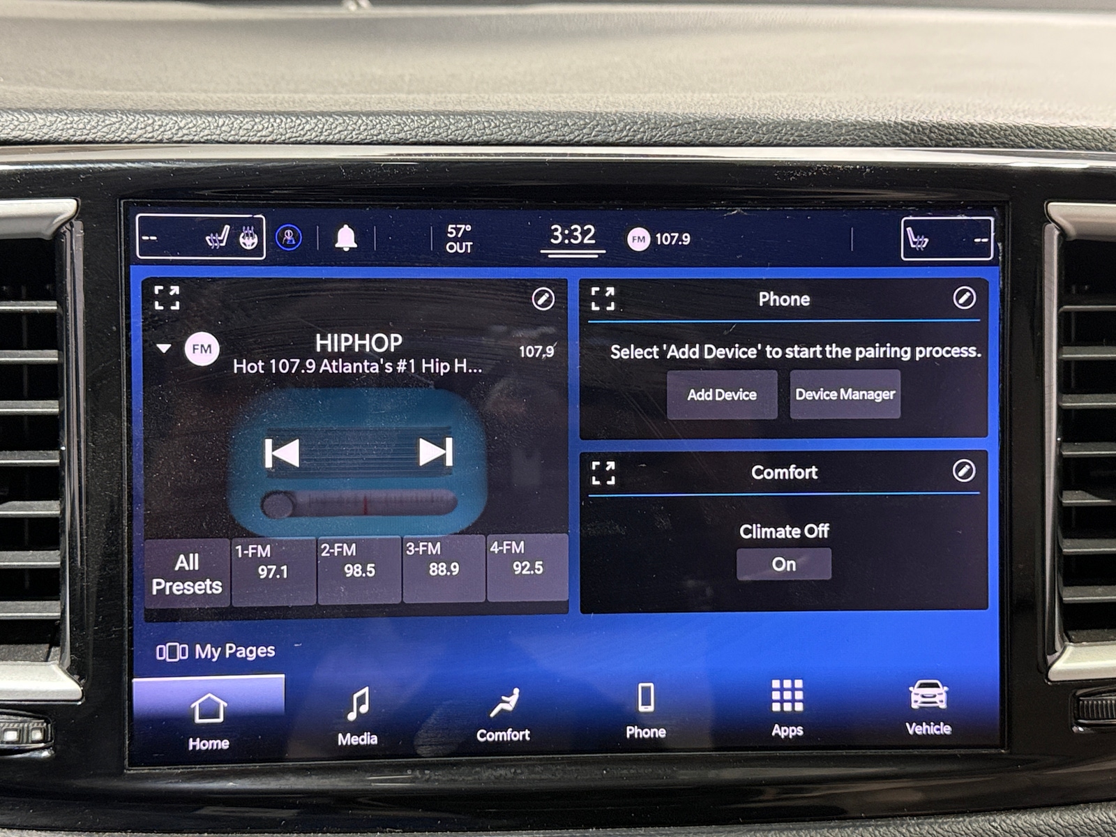 Thumbnail: 2021 Chrysler Pacifica - 3